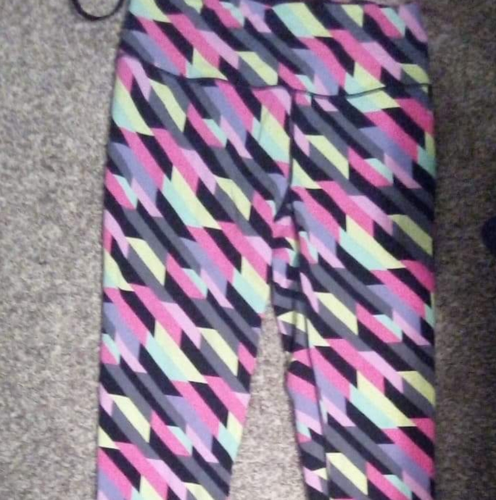 NWOT VS PINK LEGGINGS SIZE LG